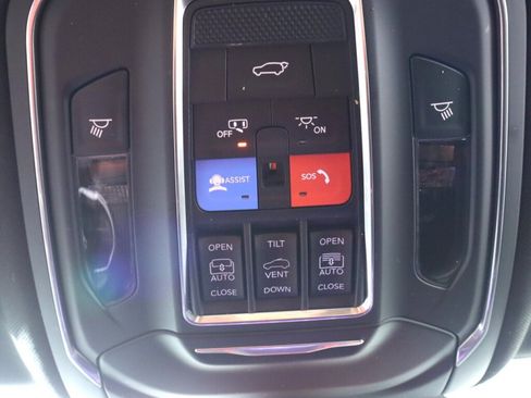 Used 2025 Jeep Grand Cherokee Limited w/ Luxury Tech Group II RWD image 27
