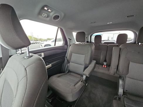 Used 2023 Ford Explorer XLT image 12