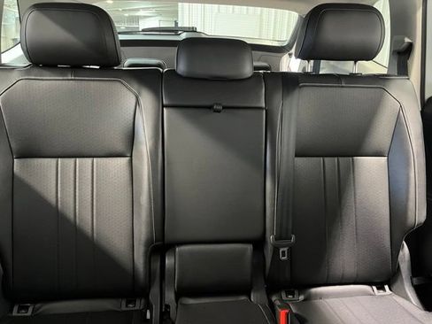 Used 2024 Volkswagen Tiguan SE FWD image 12