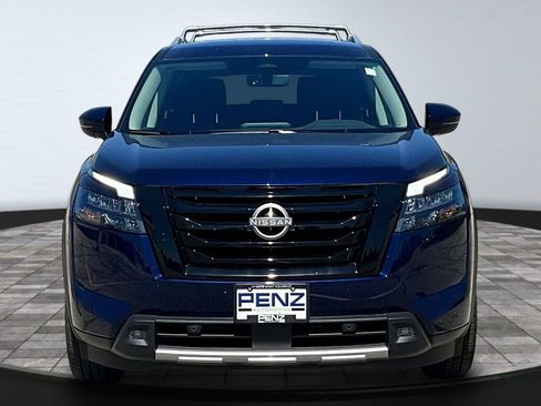 Used 2025 Nissan Pathfinder SL w/ Black Appearance Package AWD/4WD image 2