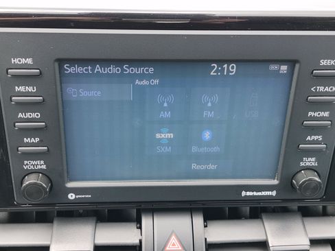 Used 2021 Toyota RAV4 XLE AWD/4WD image 4