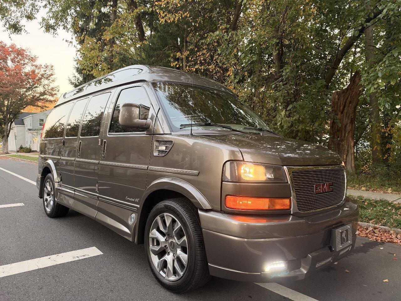 Used 2022 GMC Savana 2500 w/ Enhanced Convenience Package RWD image 4