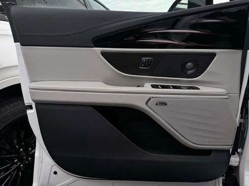 New 2026 Lincoln Nautilus Reserve w/ Jet Appearance Package image 12