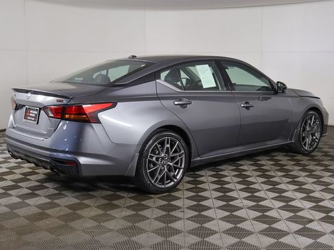 Used 2023 Nissan Altima 2.0 SR FWD image 11