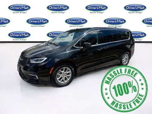 Used 2023 Chrysler Pacifica Touring-L FWD image 3
