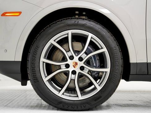 New 2026 Porsche Cayenne image 28