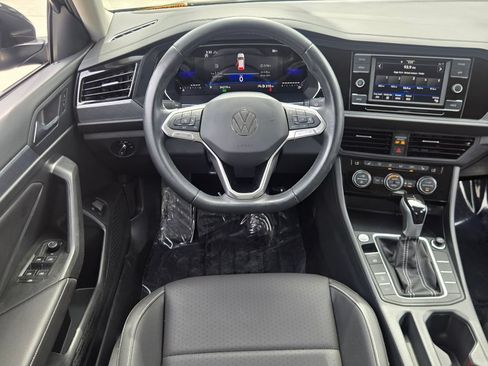 Used 2023 Volkswagen Jetta SE FWD image 13