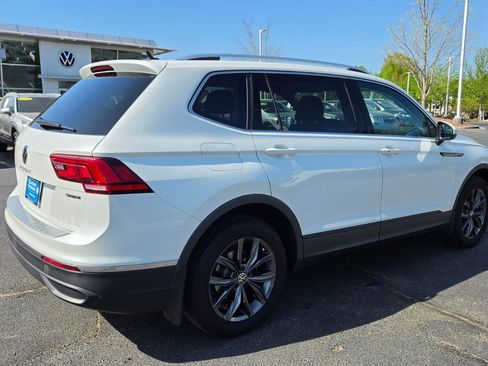 Used 2023 Volkswagen Tiguan SE w/ Panoramic Sunroof Package image 6