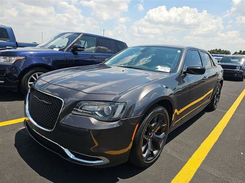 Used 2023 Chrysler 300 Touring w/ Sport Appearance Package RWD image 5