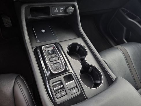 Used 2025 Honda Pilot EX-L image 12