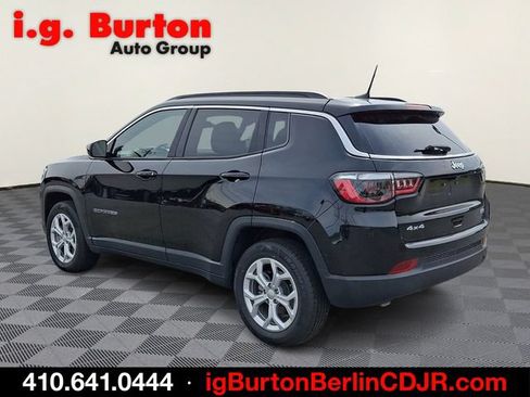 Used 2024 Jeep Compass Latitude AWD/4WD image 4