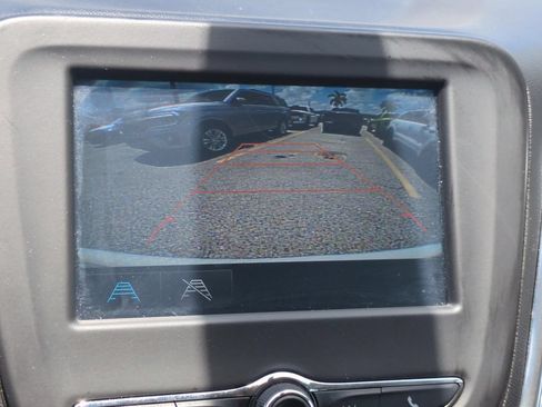 Used 2018 Chevrolet Equinox LT FWD image 17