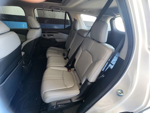 Used 2025 Honda Pilot Touring image 18