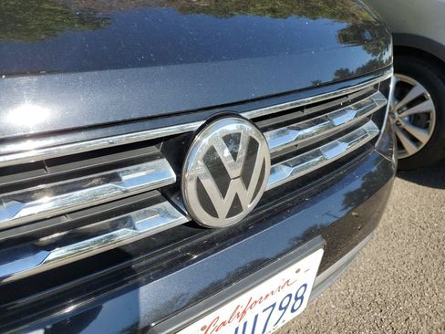 Used 2021 Volkswagen Tiguan SE w/ Panoramic Sunroof Package FWD image 5