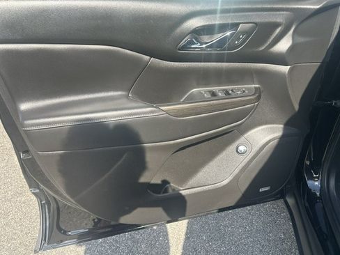 Used 2018 GMC Acadia SLT w/ LPO, Cargo Package FWD image 16