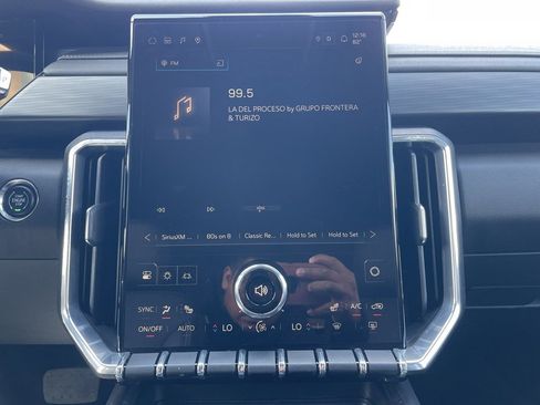 Used 2024 GMC Acadia Elevation w/ Luxury Package image 16