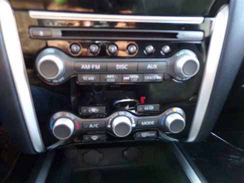 Used 2016 Nissan Pathfinder SV image 34