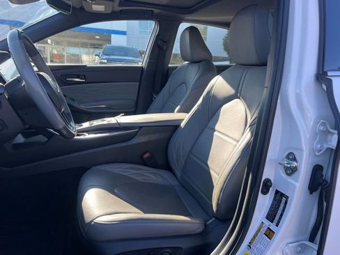 Used 2020 Toyota Avalon Limited image 21