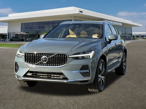 Used 2023 Volvo XC60 T8 Ultimate image 4