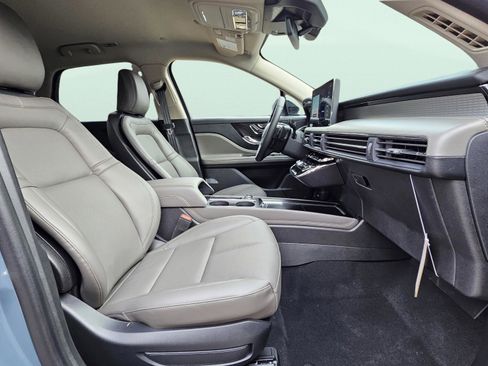 New 2026 Lincoln Corsair Premiere image 13