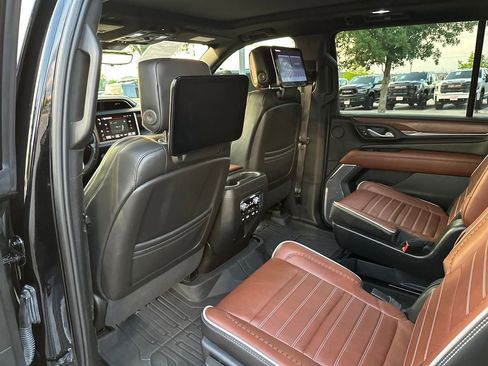 Used 2023 GMC Yukon XL Denali Ultimate AWD/4WD image 37