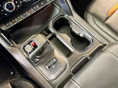 Used 2025 GMC Sierra 1500 AT4 image 16