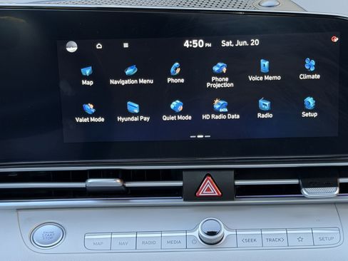 Used 2024 Hyundai Elantra Limited FWD image 16