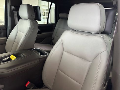 Used 2022 GMC Yukon SLT w/ SLT Premium Package image 23