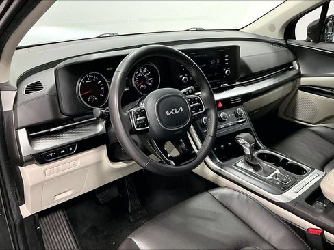 Used 2024 Kia Carnival LX FWD image 16