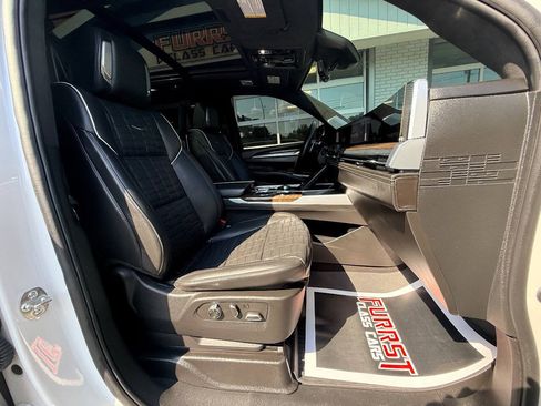 Used 2025 Cadillac Escalade Sport Platinum w/ LPO, ONYX Package AWD/4WD image 50