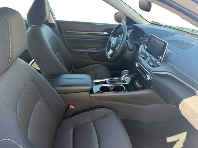 Used 2024 Nissan Altima 2.5 SV FWD image 12
