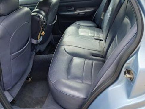Used 2001 Ford Crown Victoria LX image 6