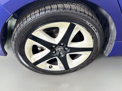 Used 2016 Toyota Prius Four Touring FWD image 33