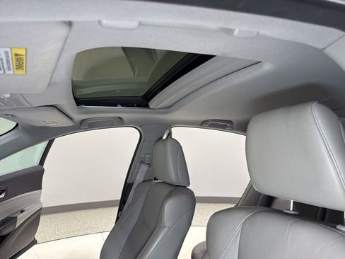 Used 2017 Acura ILX FWD image 2
