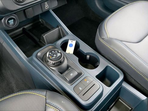 Used 2025 Ford Maverick Lobo image 16