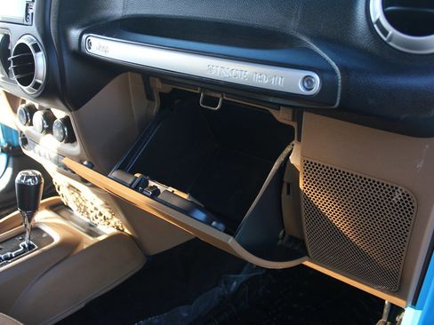 Used 2018 Jeep Wrangler Rubicon w/ Cold Weather Group image 27