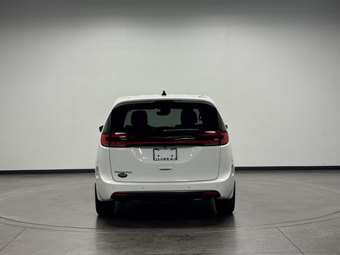 New 2026 Chrysler Pacifica Select FWD image 7