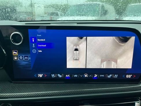 Used 2024 Chevrolet Traverse RS image 40