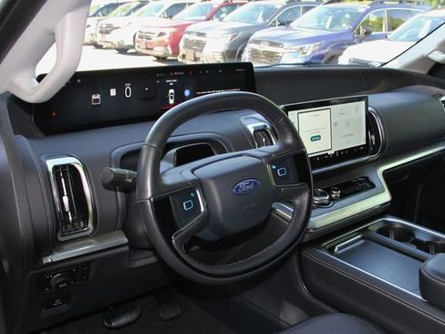 Used 2025 Ford Expedition Max Platinum AWD/4WD image 24