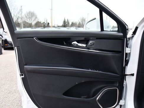 Used 2023 Lincoln Nautilus Reserve image 23