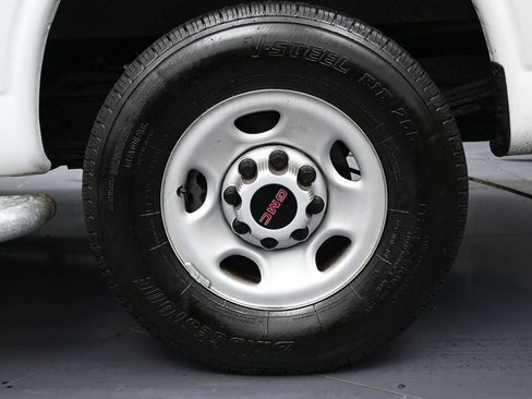 Used 2024 GMC Savana 2500 w/ Driver Convenience Package image 12