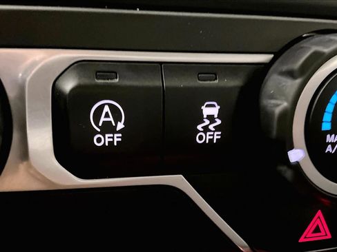 Used 2018 Jeep Wrangler Unlimited Sport S AWD/4WD image 32