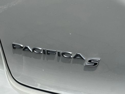 Used 2023 Chrysler Pacifica Limited w/ S Appearance Package FWD image 29