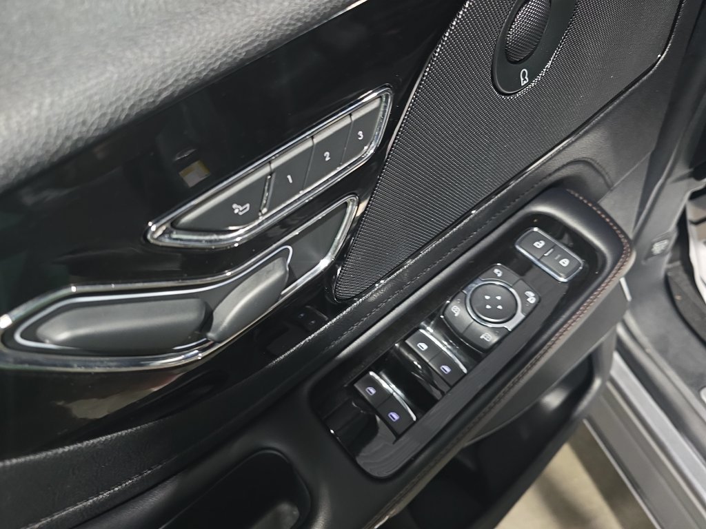 Used 2022 Lincoln Aviator Reserve w/ Elements Package Plus AWD/4WD image 11