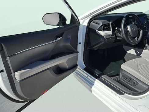 Used 2022 Toyota Camry SE FWD image 10