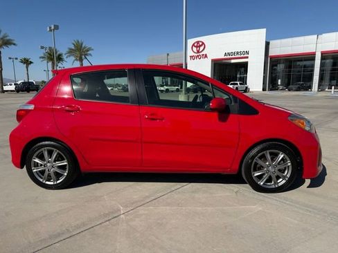 Used 2012 Toyota Yaris SE FWD image 2