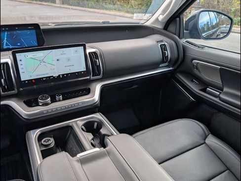 Used 2025 Ford Expedition Max Platinum w/ Driver's Package image 9