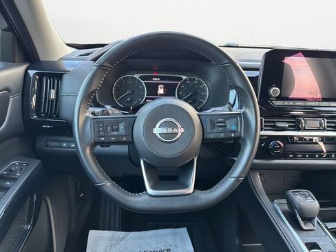Used 2025 Nissan Pathfinder SV AWD/4WD image 12