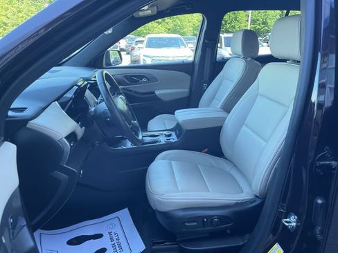 Certified 2023 Chevrolet Traverse Premier FWD image 18