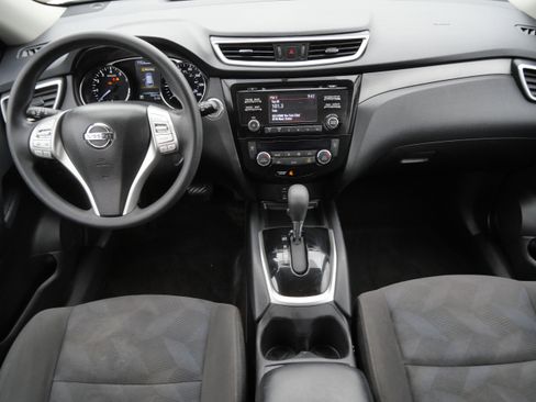 Used 2016 Nissan Rogue SV image 10